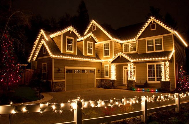 5 Outdoor Christmas Decoration Ideas - Fencemakers