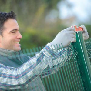 Fencing contractor working in Perth