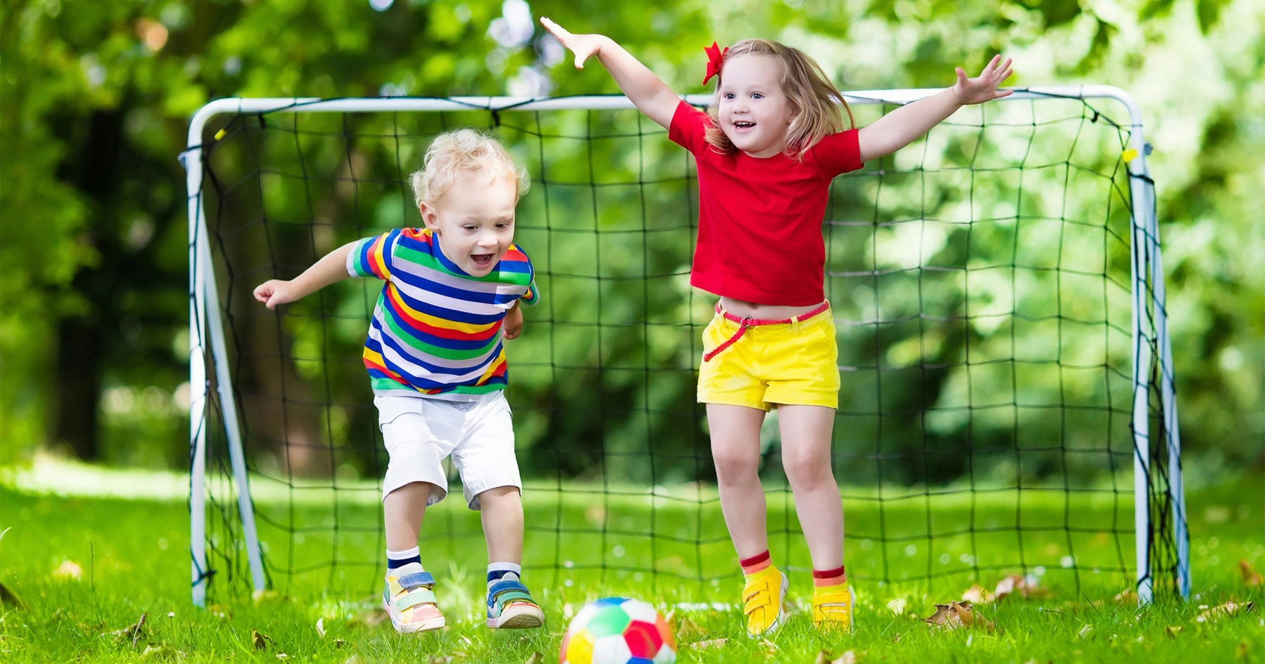 Playing Outside in the Yard: 8 Tips to Keep it Fun & Safe for Kids 